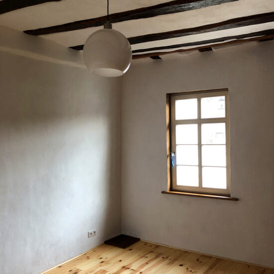Arbeitszimmer: Raumecke mit Fenster