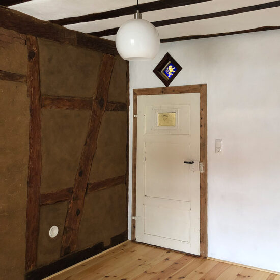 Arbeitszimmer: Raumecke mit Tür