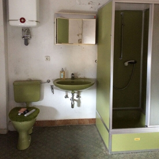 Bad: alte Ausstattung