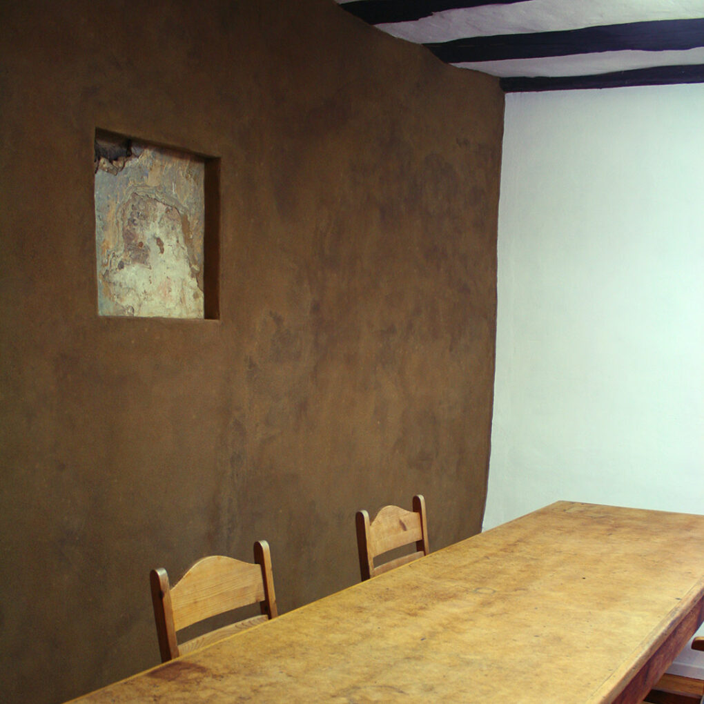 Esszimmer: Tisch mit Stühlen