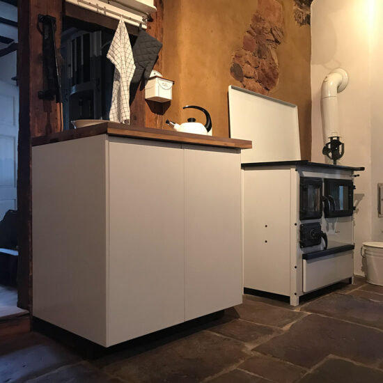 Küche | Küchenofen und Schrank