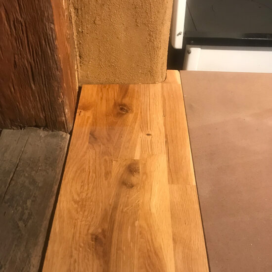 Küche | Ablagefläche: Holz und Sandstein