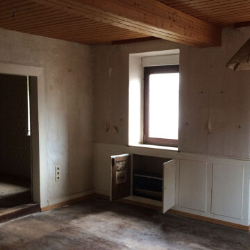 Wohnzimmer: Vertäfelung mit Wandschrank